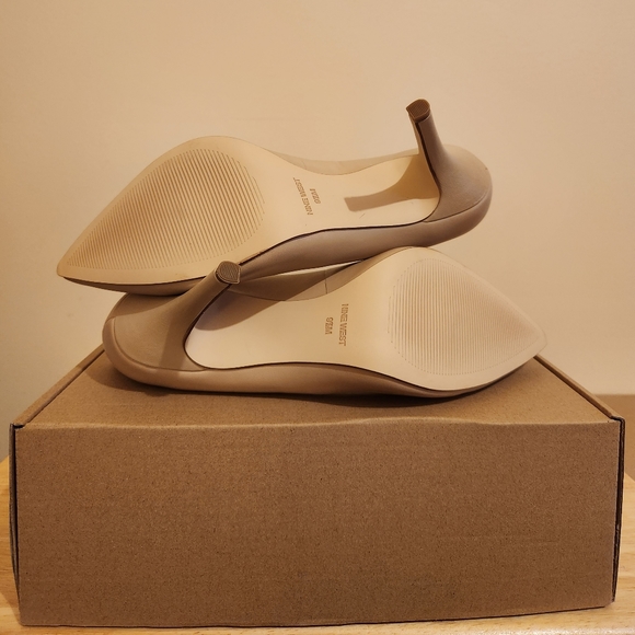 Never worn Nine West Flax Tan Leather Heels - Picture 4 of 4
